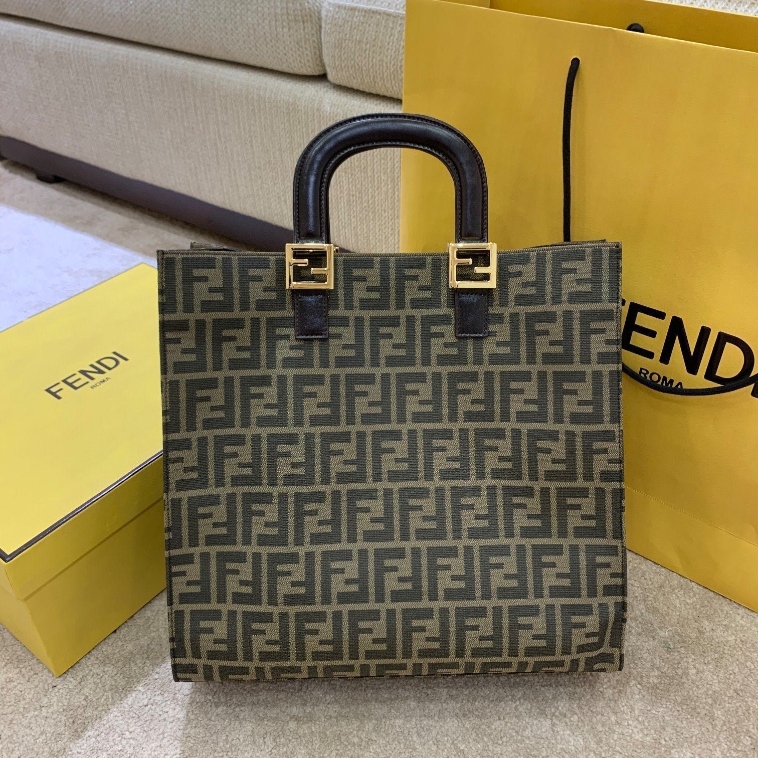 Fendi Medium Vintage Tote Handle Bag 34cm Brown