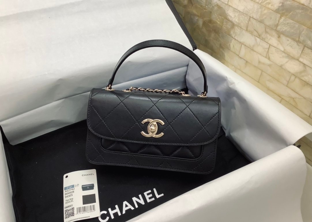 Chanel Flap Bag Mini 19cm Black