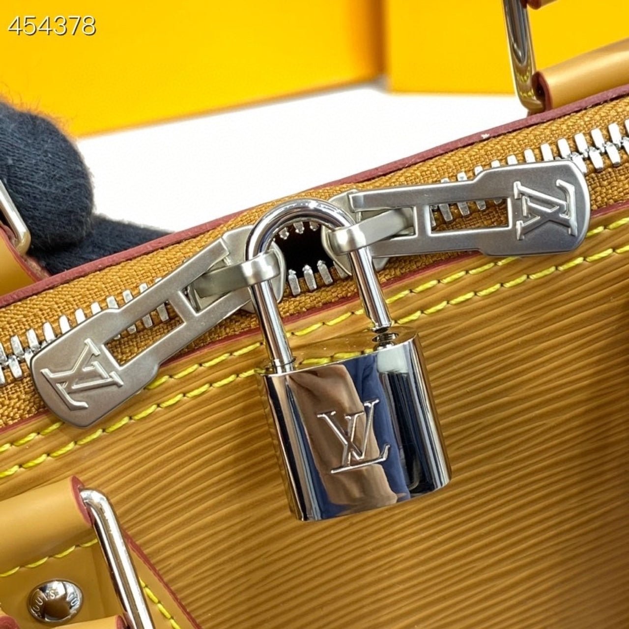 Louis Vuitton Alma BB Bag 24cm Epi Leather Spring/Summer Collection M57426 Gold Honey - Image 11