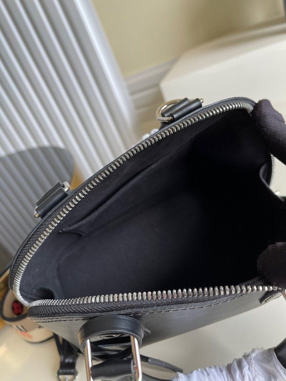 Louis Vuitton Alma BB Bag 24cm Epi Leather Spring/Summer Collection M57426 Black - Image 4