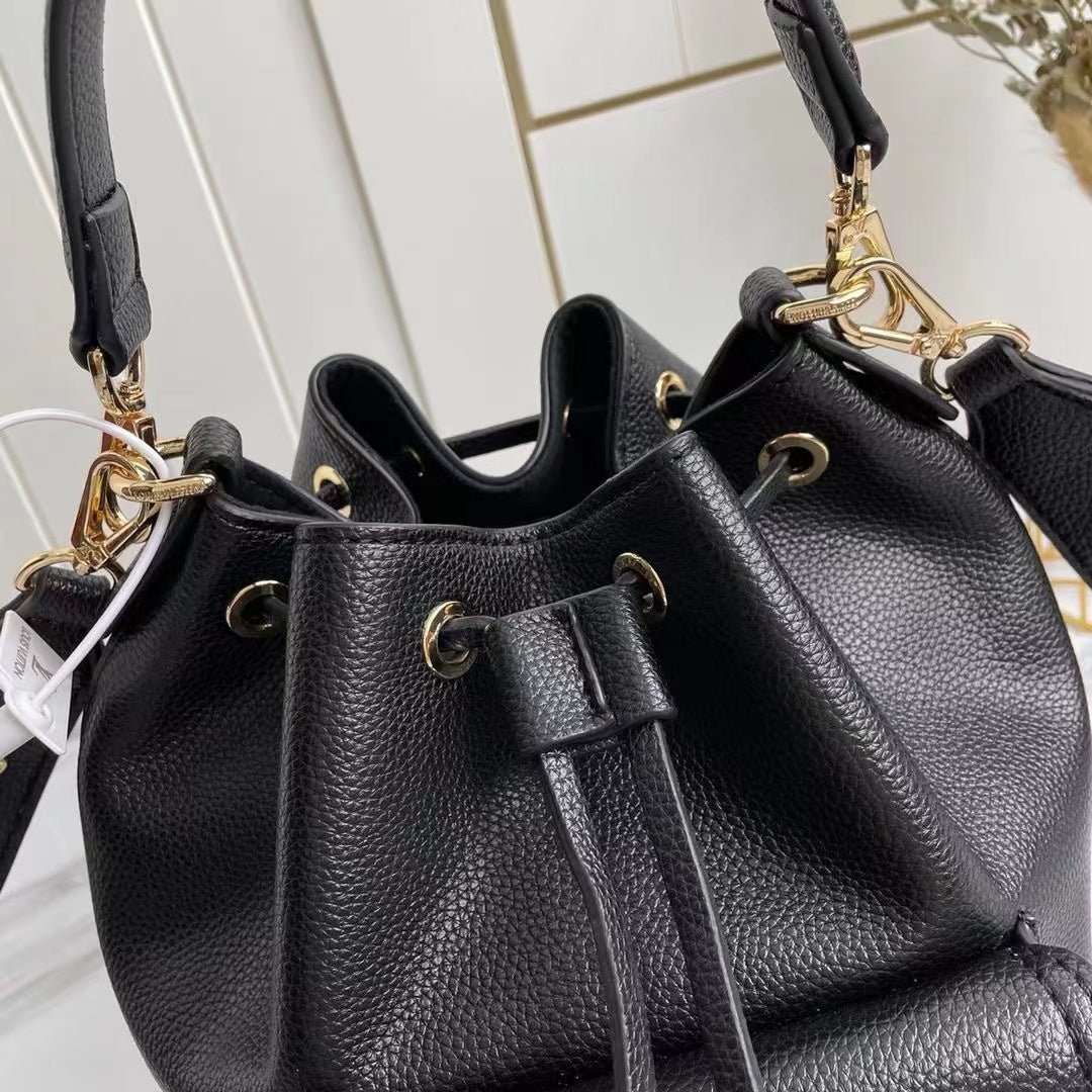 Louis Vuitton LockMe Bucket Bag 24cm Grained Calfskin Leather Spring/Summer Collection M57687 Black - Image 2