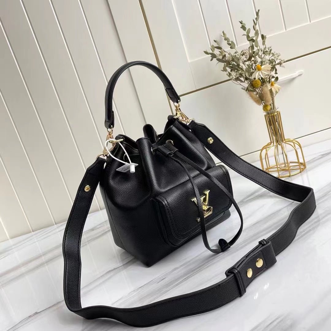 Louis Vuitton LockMe Bucket Bag 24cm Grained Calfskin Leather Spring/Summer Collection M57687 Black - Image 7
