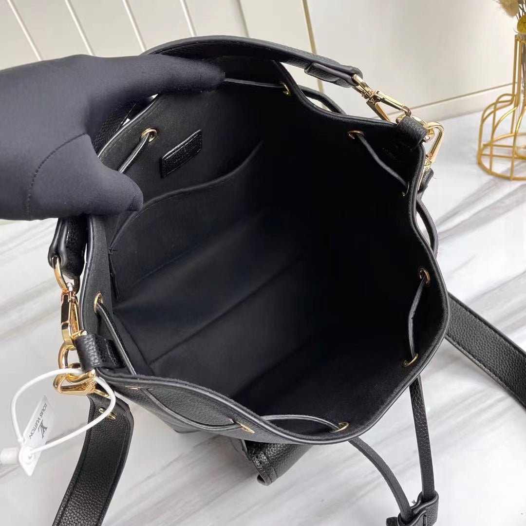 Louis Vuitton LockMe Bucket Bag 24cm Grained Calfskin Leather Spring/Summer Collection M57687 Black - Image 8