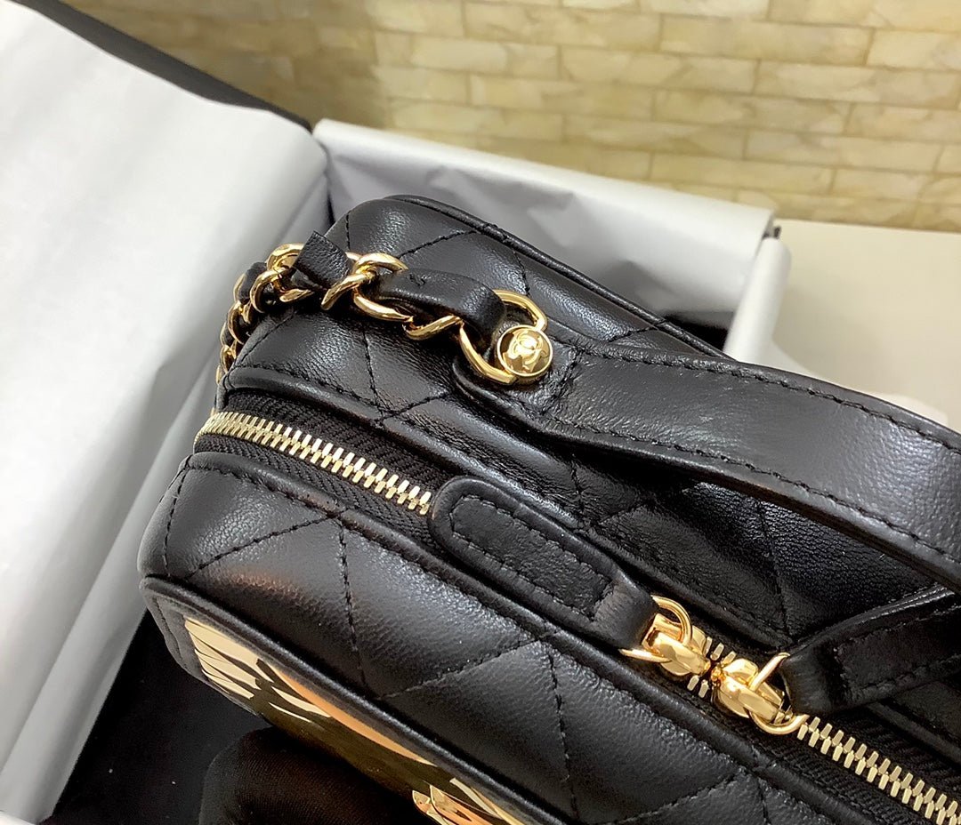 Chanel 21 22 Vanity Casebag 19cm Gold Toned - Image 5