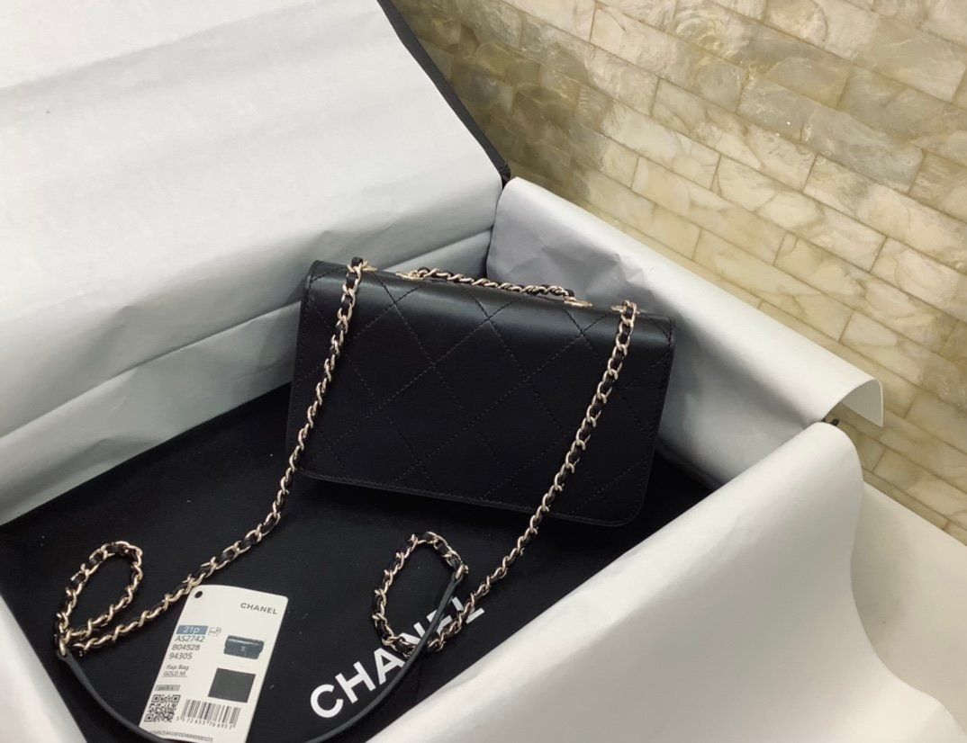 Chanel Flap Bag Mini 19cm Black - Image 7