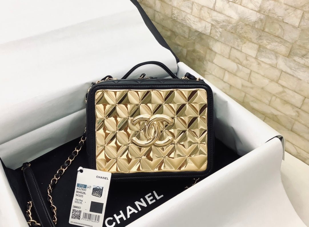 Chanel 21 22 Vanity Casebag 19cm Gold Toned