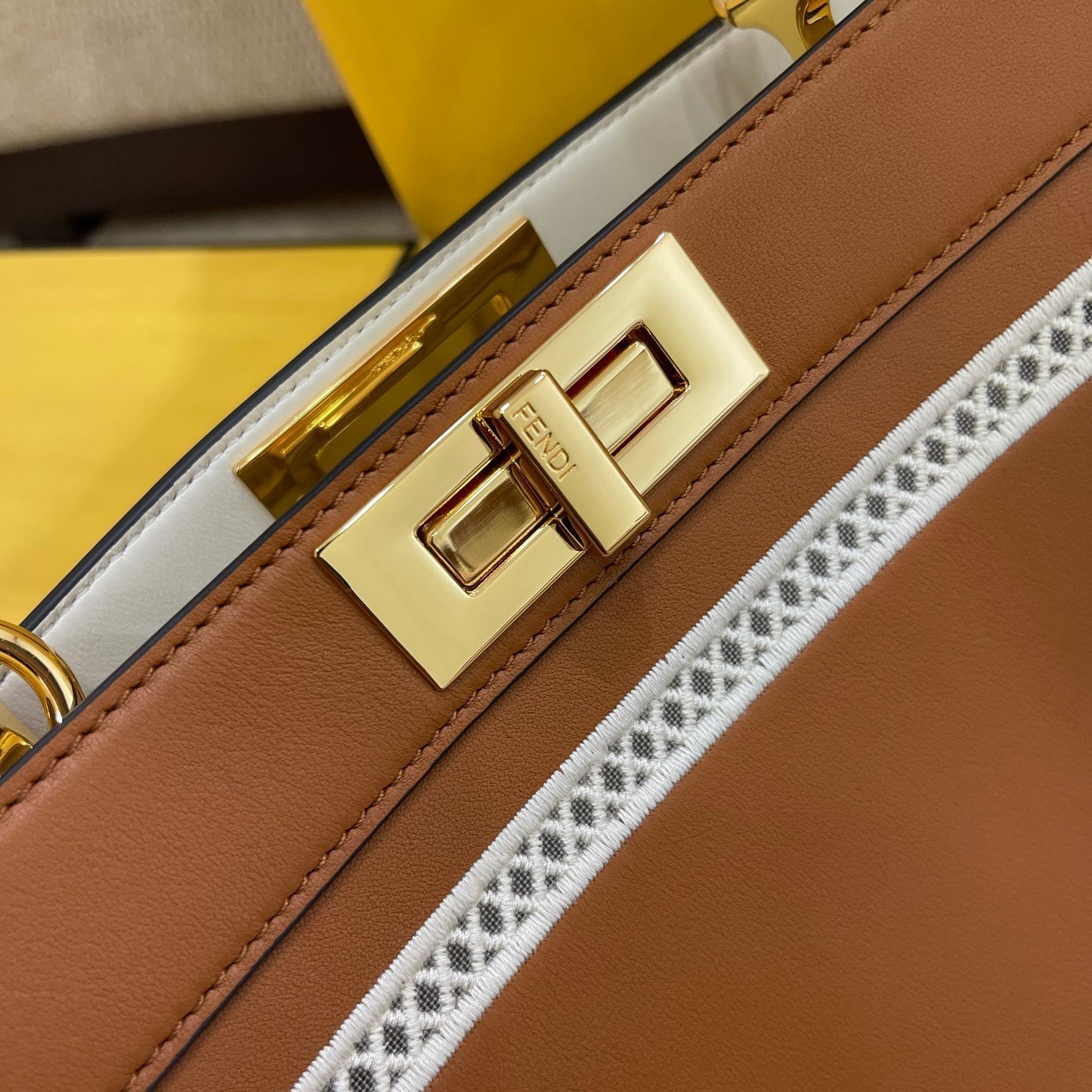 Fendi Peekaboo Bag 33cm Brown - Image 4