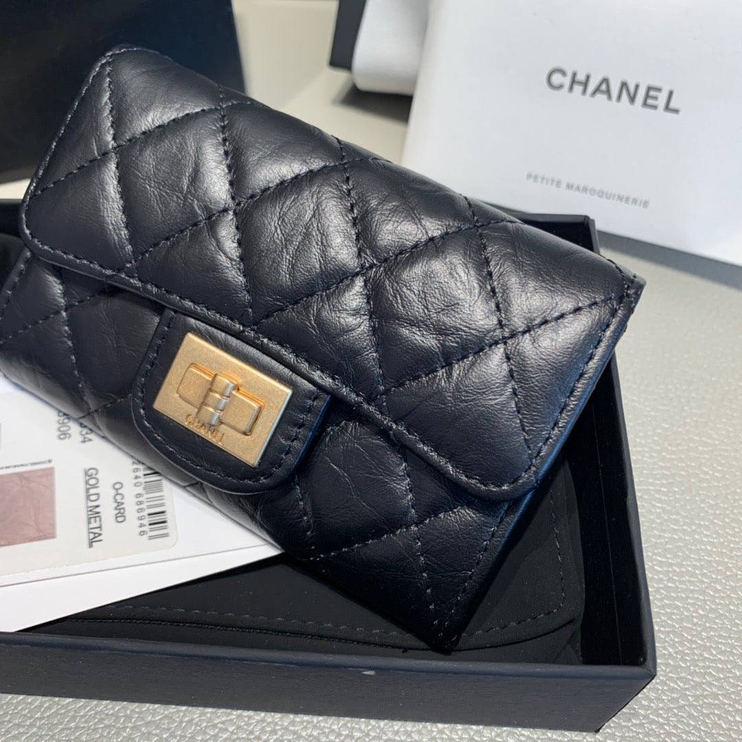 Chanel Diamond Wallet 11cm Black - Image 3