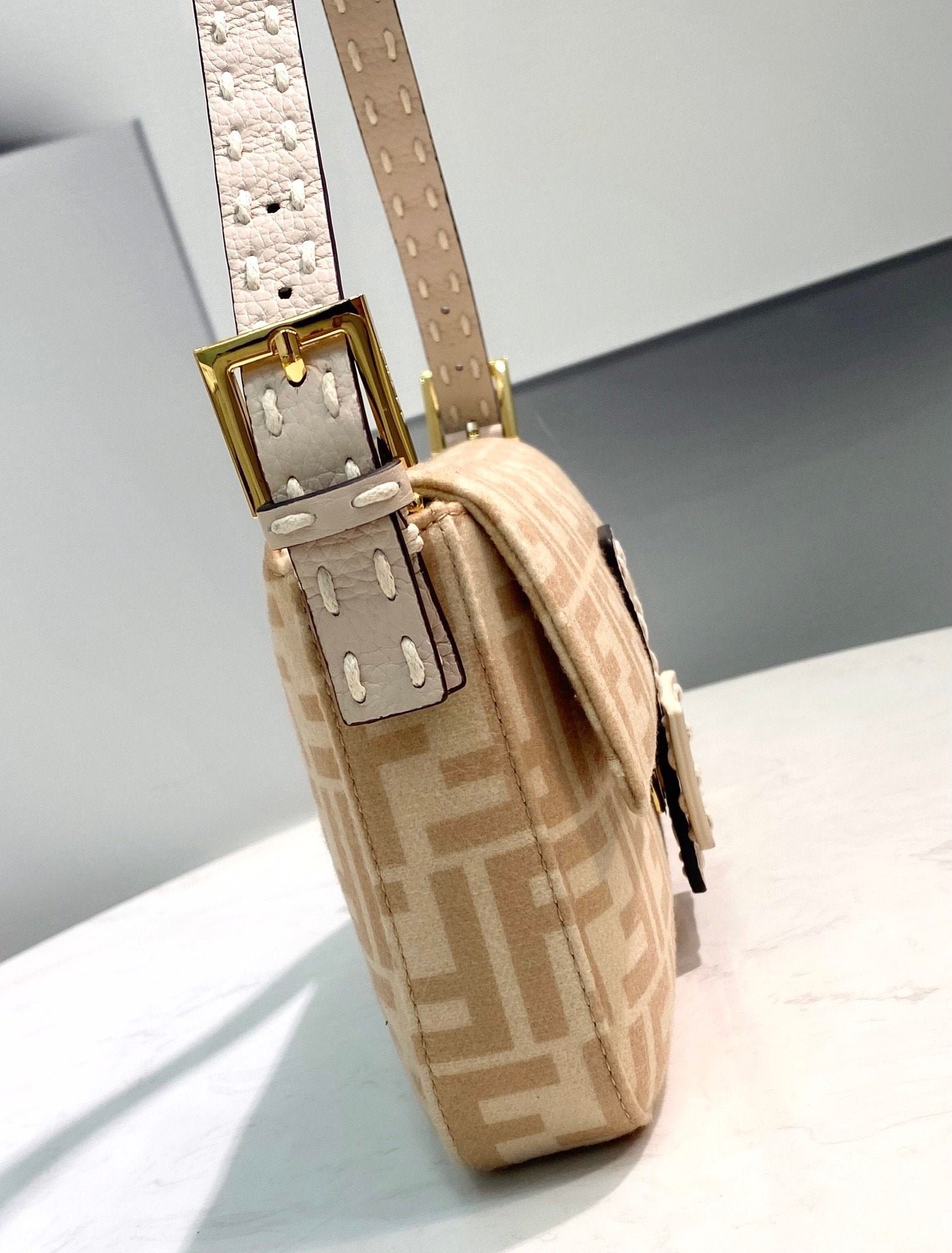 Fendi Baguette 27cm Beige - Image 3